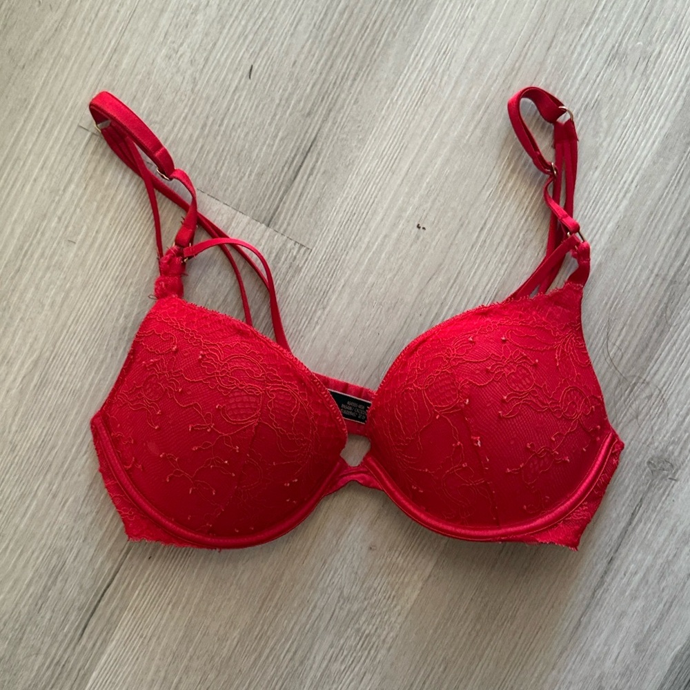 Red Victoria’s secret very sexy 32C